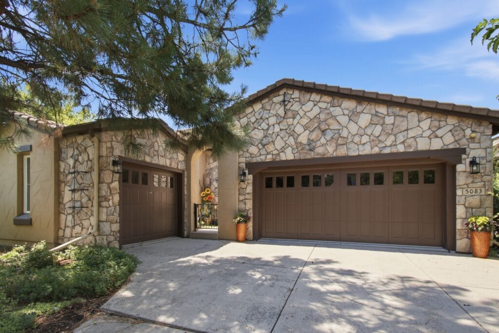 5083 hidden pond front 1
