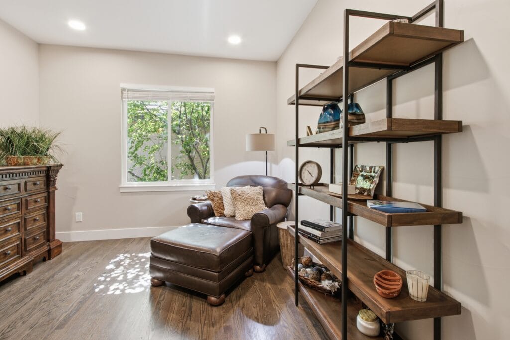 Home 5083 hidden pond office 1